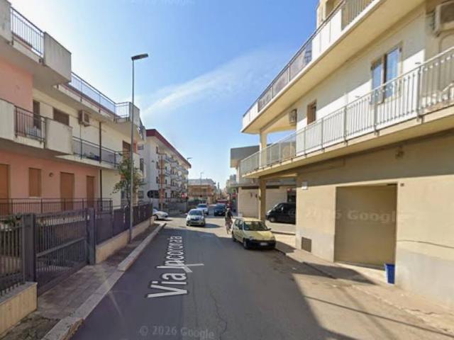 Locale Commerciale in vendita a Noicattaro, Bari