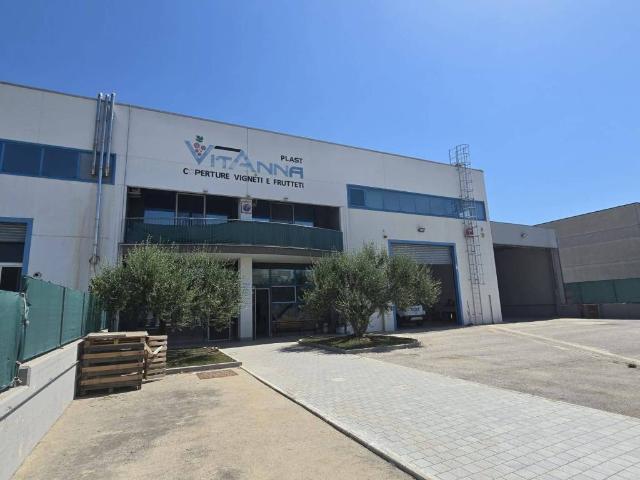 Locale Commerciale in vendita a Puglia, Bari