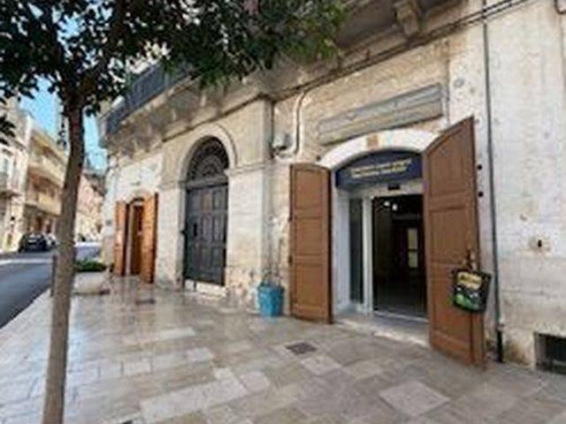 Locale Commerciale in vendita a Puglia, Bari