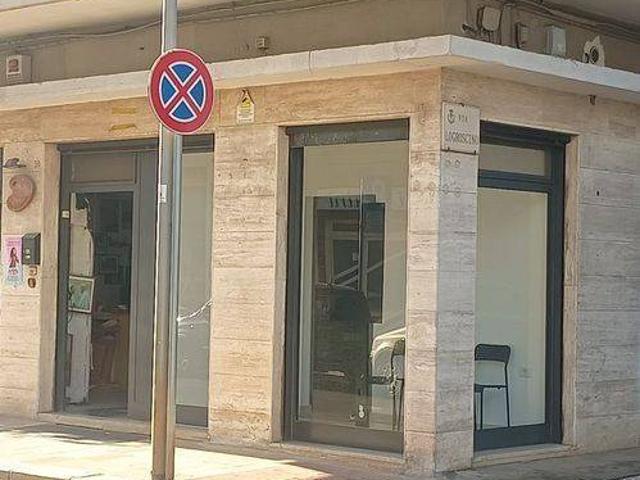 Locale Commerciale in vendita a Puglia, Bari