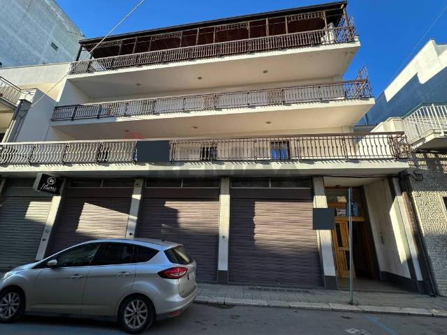 Locale Commerciale in vendita a Puglia, Bari