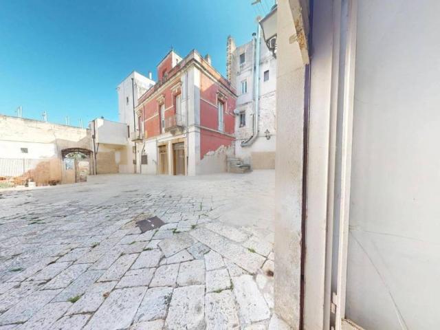 Locale Commerciale in vendita a Puglia, Bari