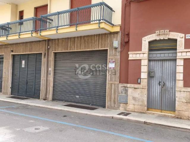 Locale Commerciale in vendita a Puglia, Bari