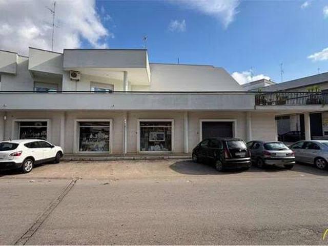 Locale Commerciale in vendita a Noicattaro, Bari