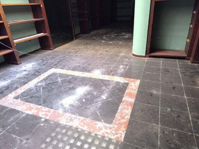 Locale Commerciale in vendita a Nola, Campania