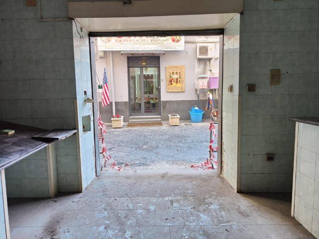 Locale Commerciale in vendita a Nola, Campania
