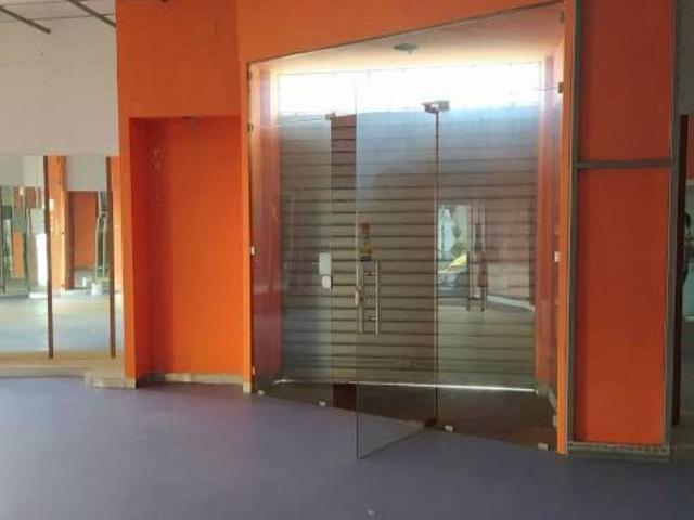 Locale Commerciale in vendita a Nola, Campania