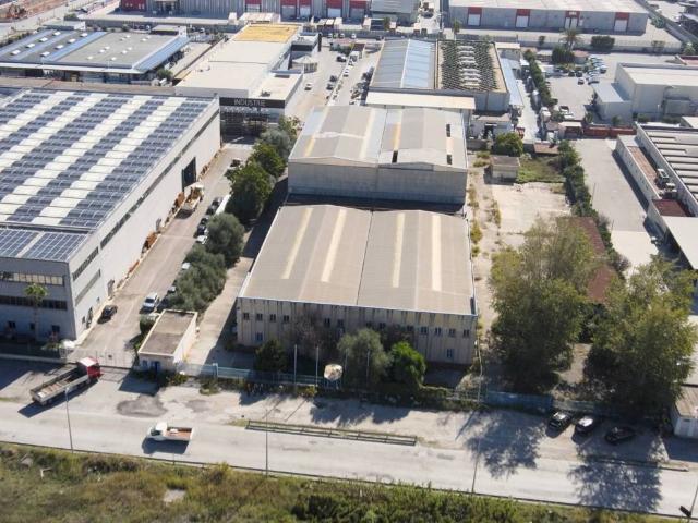 Locale Commerciale in vendita a Nola, Campania