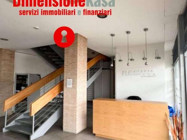 Locale Commerciale in vendita a Nola, Campania
