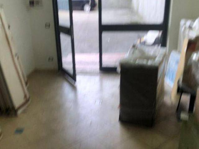 Locale Commerciale in vendita a Nola, Campania