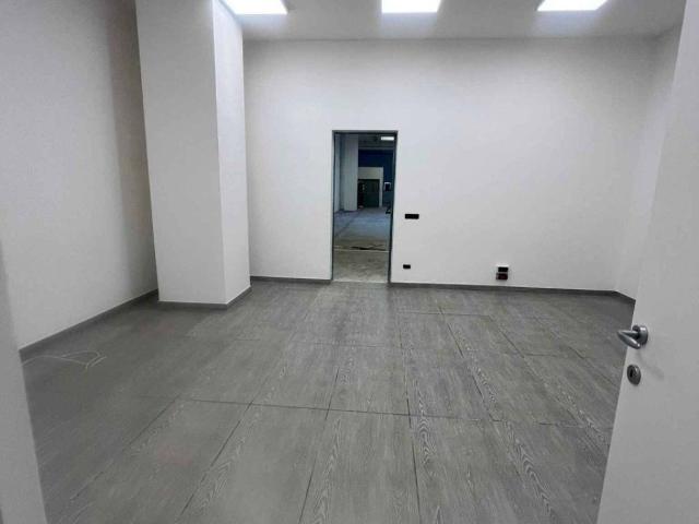 Locale Commerciale in vendita a Nola, Campania