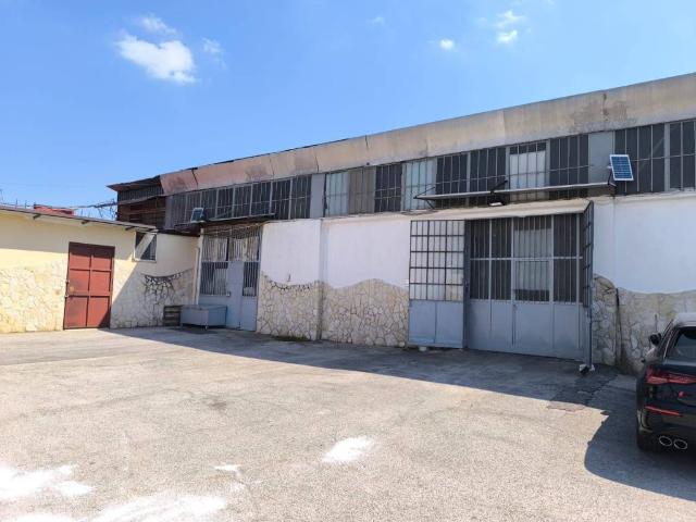 Locale Commerciale in vendita a Nola, Campania