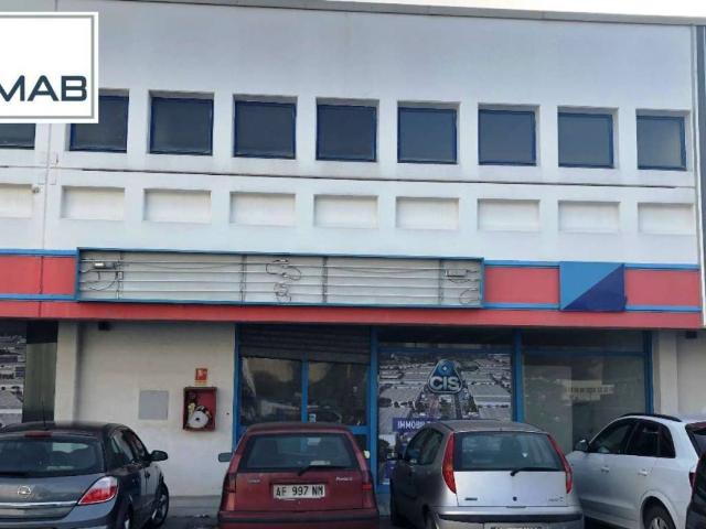 Locale Commerciale in vendita a Nola, Campania