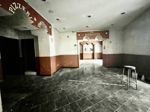 Locale Commerciale in vendita a Nola, Campania