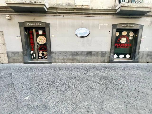 Locale Commerciale in vendita a Nola, Campania