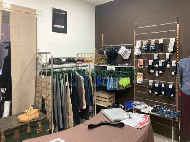 Locale Commerciale in vendita a Nola, Campania