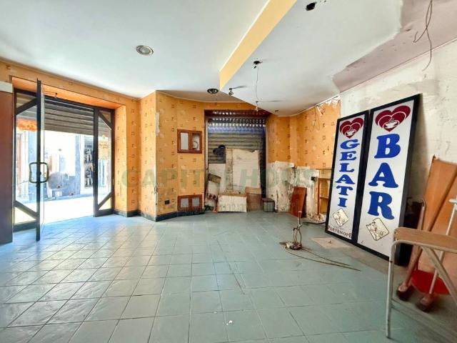 Locale Commerciale in vendita a Nola, Campania