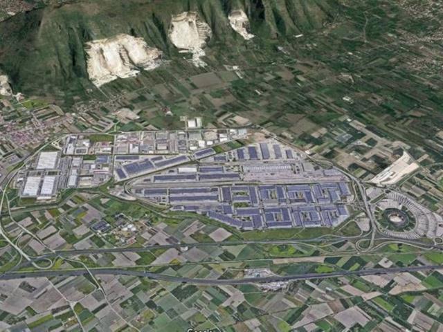 Locale Commerciale in vendita a Nola, Campania