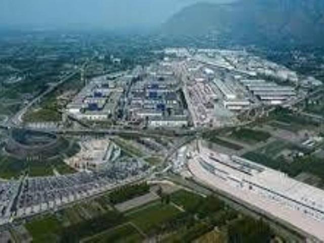 Locale Commerciale in vendita a Nola, Campania