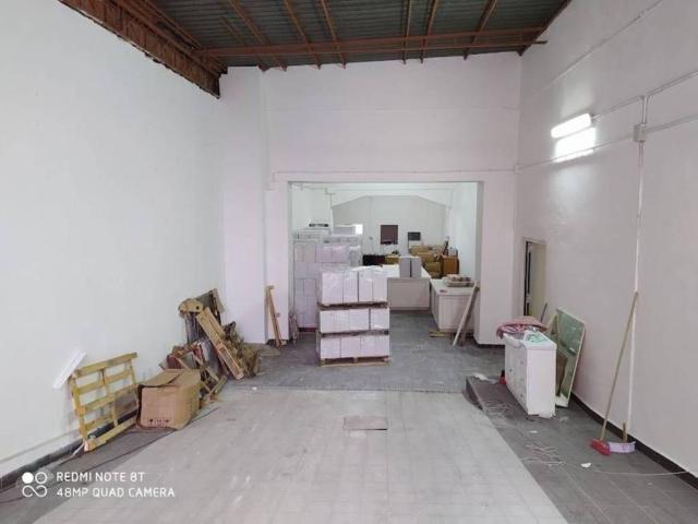 Locale Commerciale in vendita a Nola, Campania