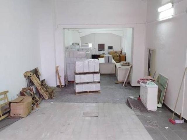 Locale Commerciale in vendita a Nola, Campania