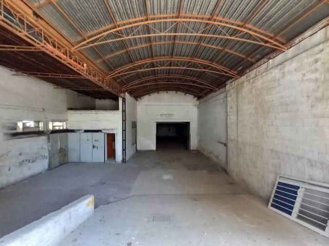 Locale Commerciale in vendita a Nola, Campania