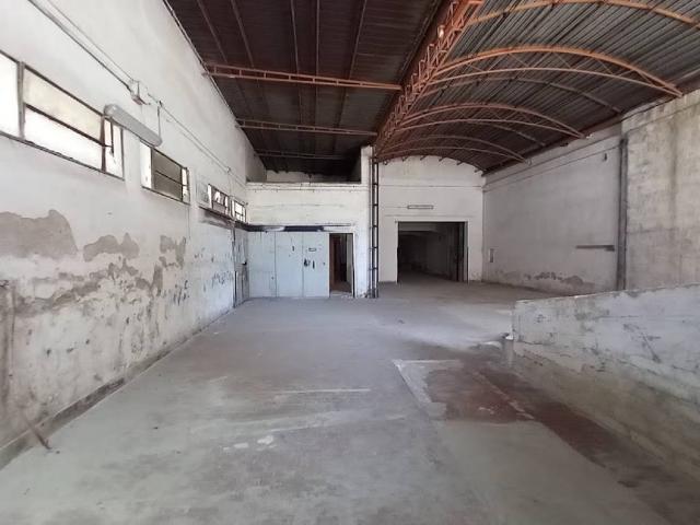 Locale Commerciale in vendita a Nola, Campania