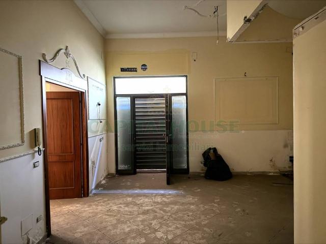 Locale Commerciale in vendita a Nola, Campania