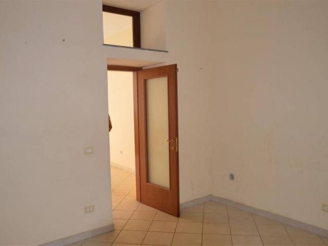 Locale Commerciale in vendita a Nola, Campania