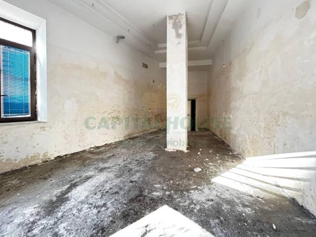Locale Commerciale in vendita a Nola, Campania