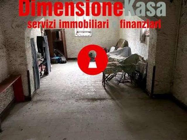 Locale Commerciale in vendita a Nola, Campania