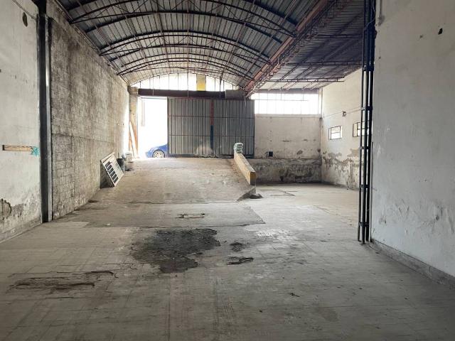 Locale Commerciale in vendita a Nola, Campania