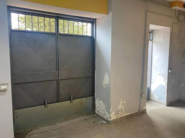 Locale Commerciale in vendita a Nola, Campania