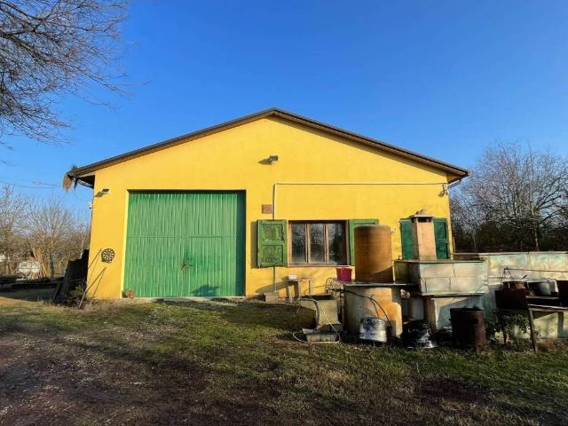 Locale Commerciale in vendita a Unione dei comuni del Sorbara, Nonantola