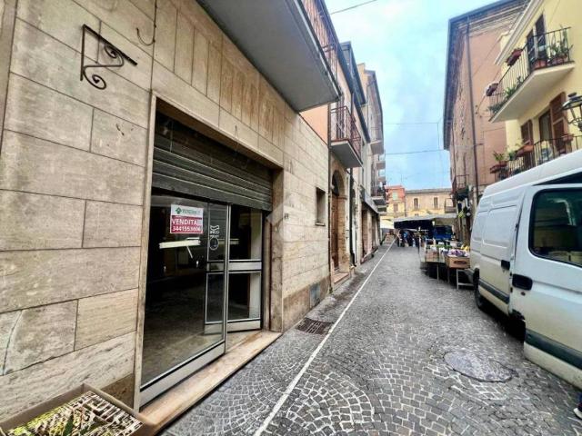 Locale Commerciale in vendita a Notaresco, Abruzzo