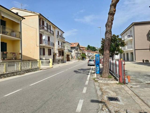 Locale Commerciale in vendita a Notaresco, Abruzzo
