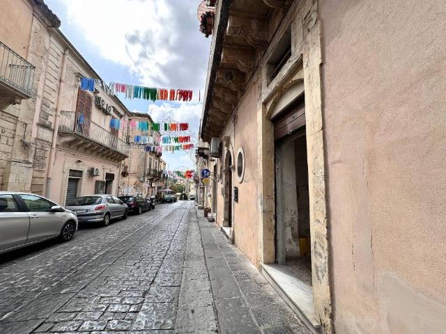 Locale Commerciale in vendita a Noto, Sicilia