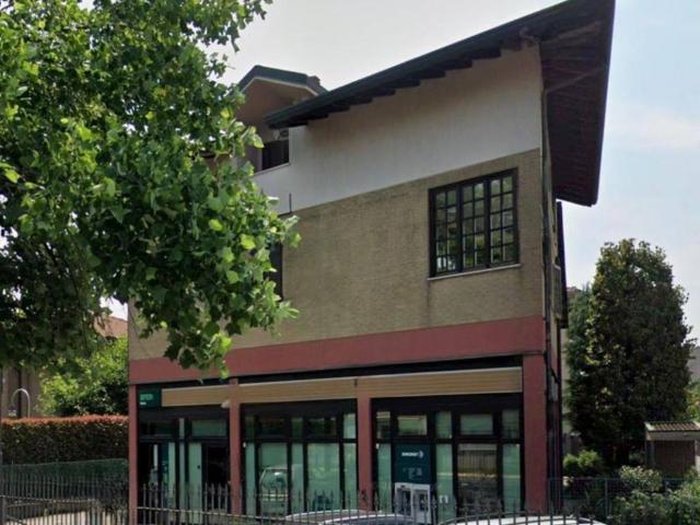 Locale Commerciale in vendita a Nova Milanese, Lombardia