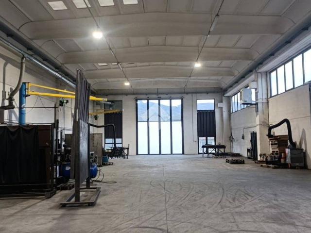 Locale Commerciale in vendita a Unione di comuni Valmarecchia, Novafeltria