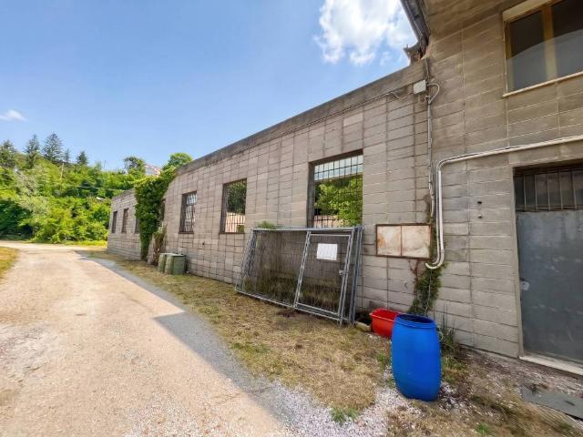 Locale Commerciale in vendita a Unione di comuni Valmarecchia, Novafeltria