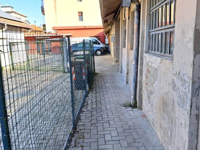 Locale Commerciale in vendita a Sant'Antonio, Piemonte