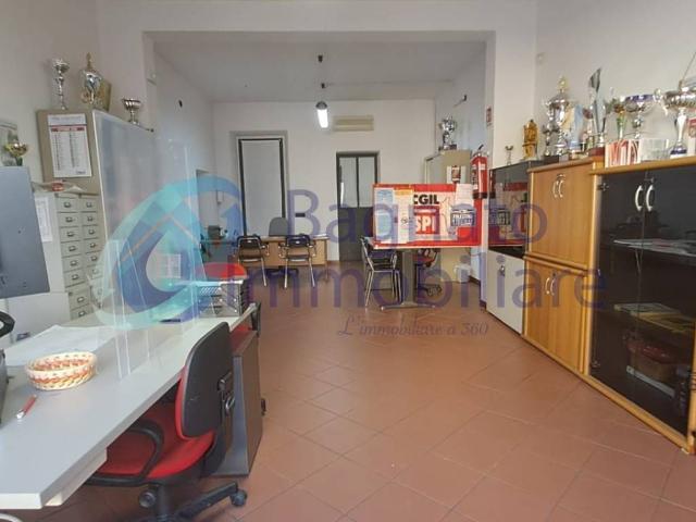 Locale Commerciale in vendita a Piemonte, Novara