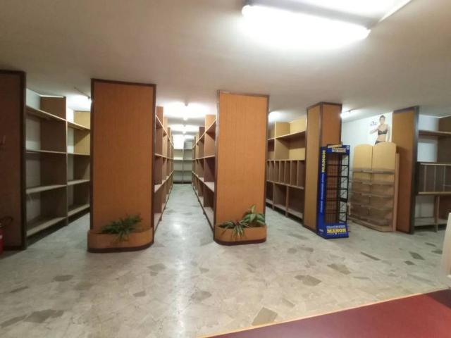Locale Commerciale in vendita a Sant'Antonio, Piemonte