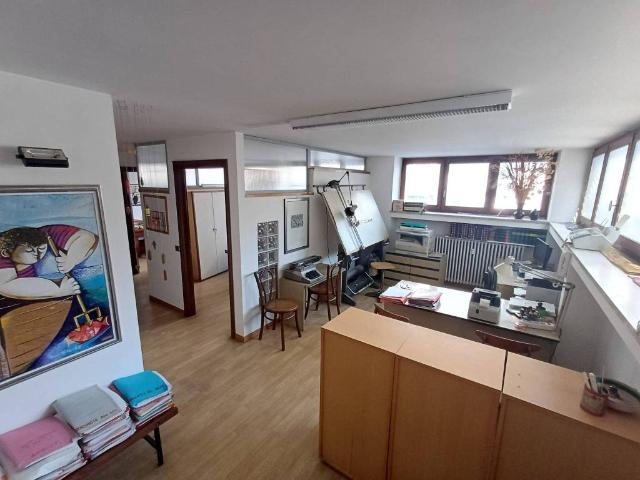 Locale Commerciale in vendita a Santa Rita, Novara
