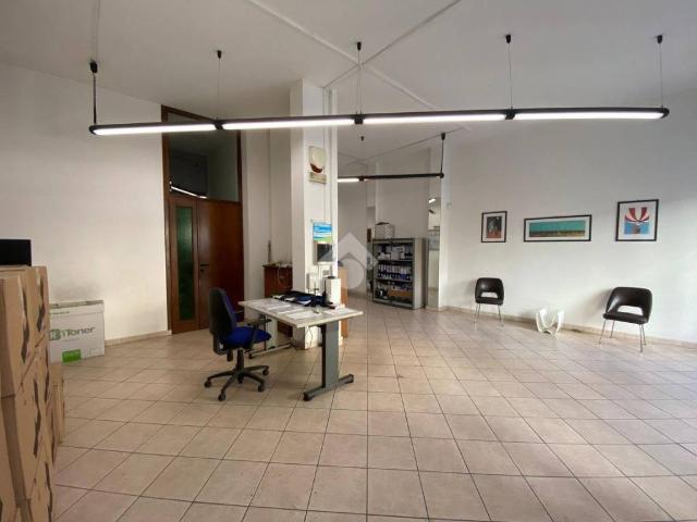 Locale Commerciale in vendita a Sant'Antonio, Piemonte