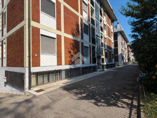 Locale Commerciale in vendita a Novate Milanese, Lombardia