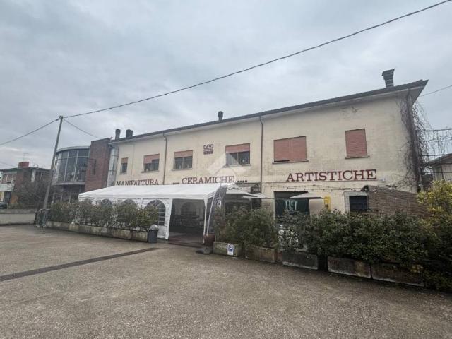 Locale Commerciale in vendita a Nove, Veneto