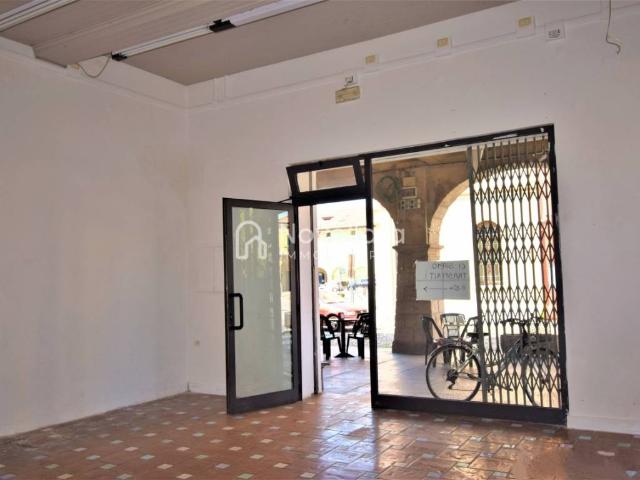 Locale Commerciale in vendita a Bassa Reggiana, Re