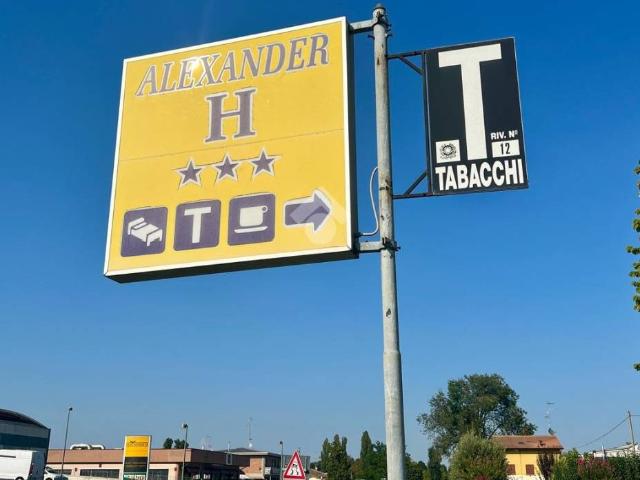 Locale Commerciale in vendita a Bassa Reggiana, Re