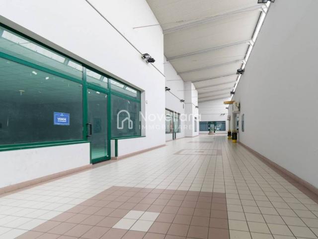 Locale Commerciale in vendita a Bassa Reggiana, Re